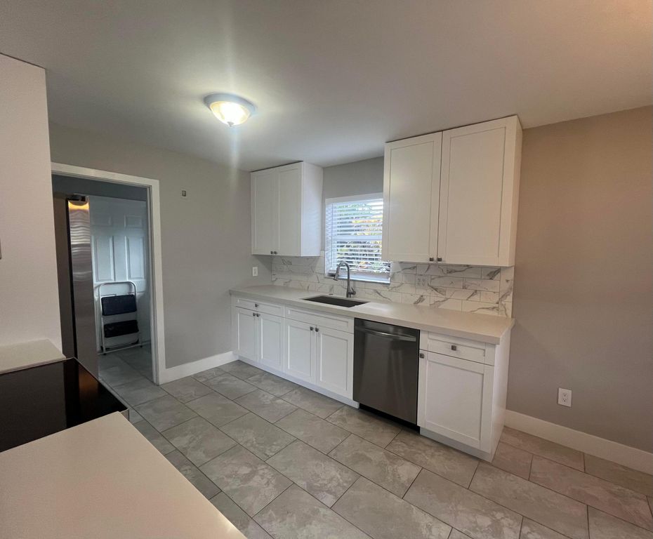 3765 NE 18th Avenue, photo 8