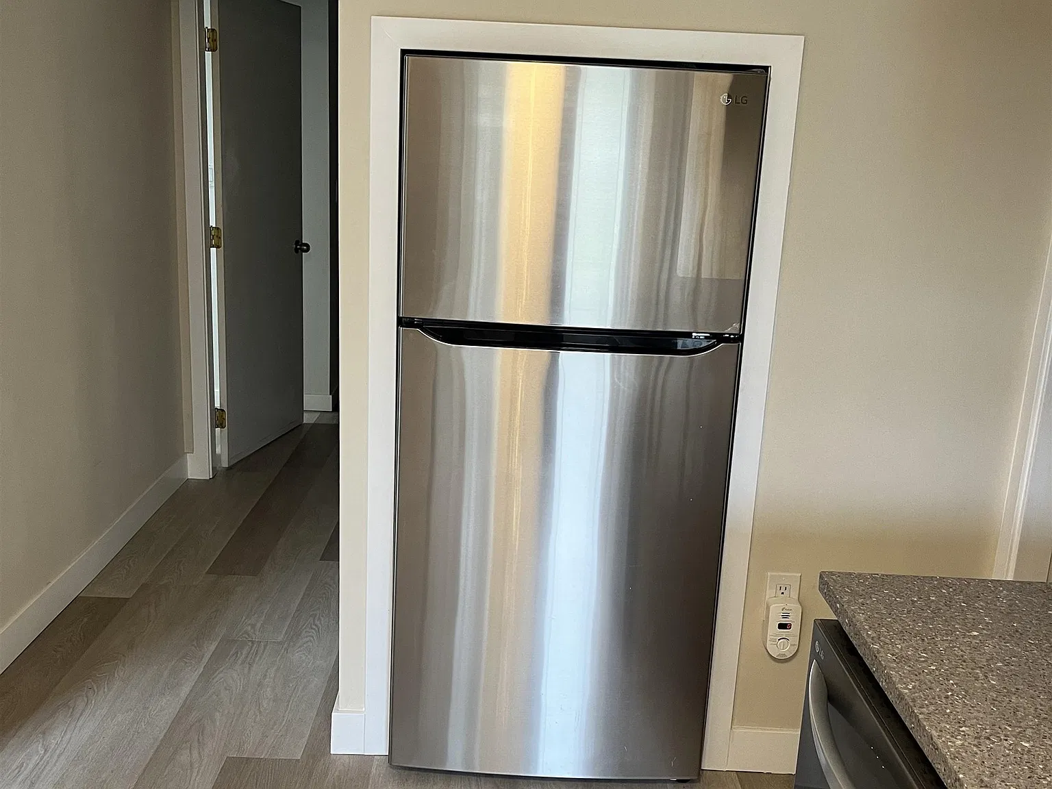 2 bed, 1300 sqft, $2,500 — Photo 4