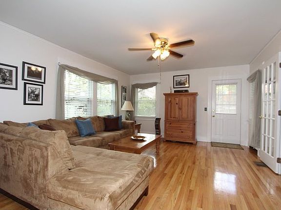 4th image of 52 Kendal Ave