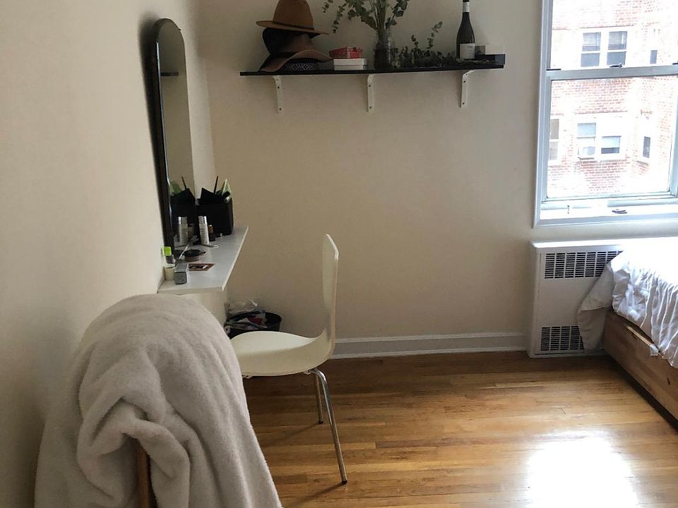 2nd image of 60 Locust Ave Floor 4