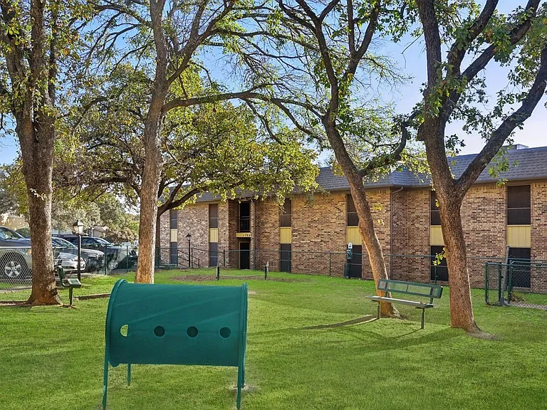 Forest Ridge Apartments — Photo 23