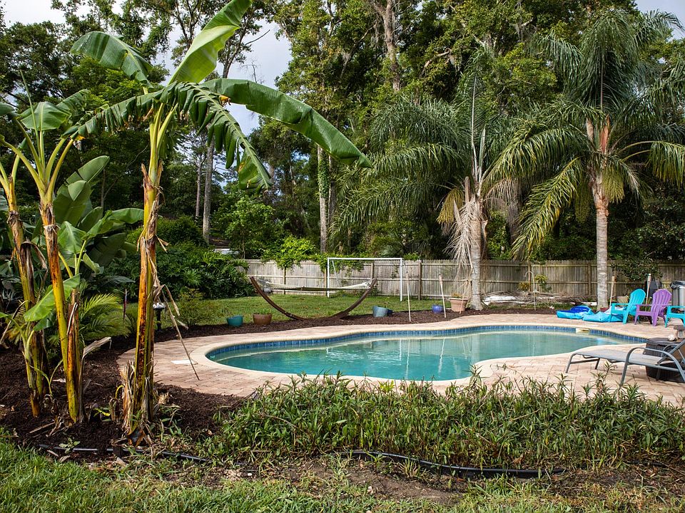 Relaxing pool and backyard.