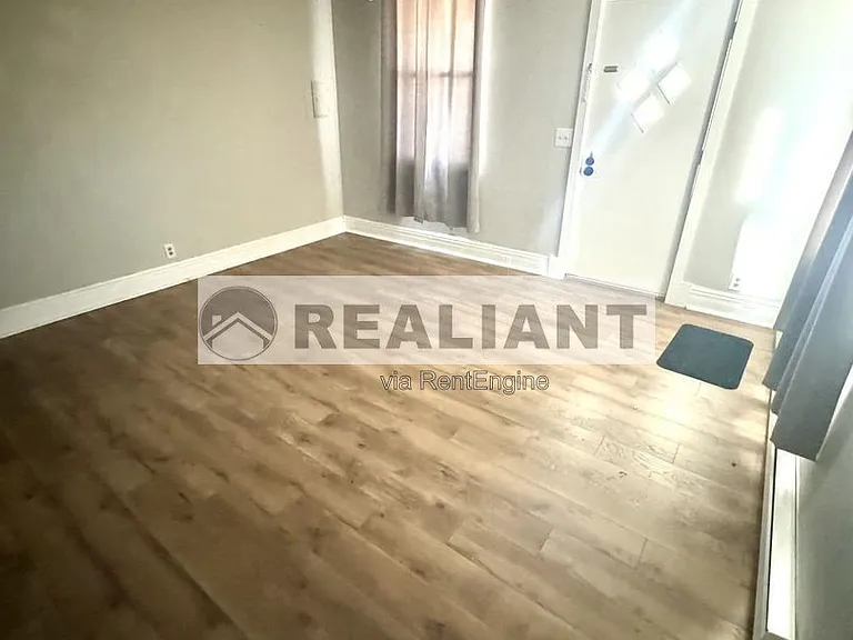 2227 Howell St #1 — Photo 4