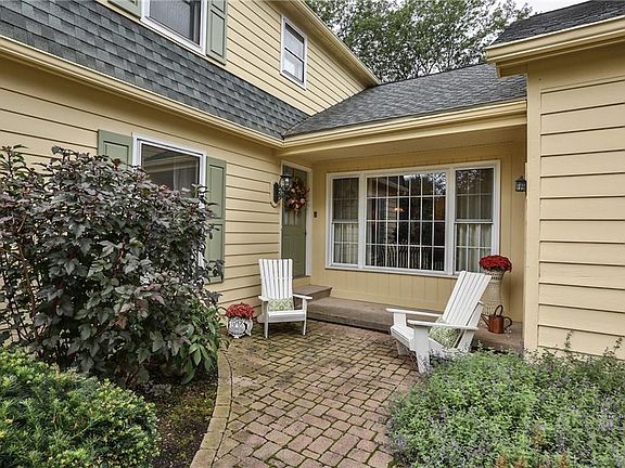 2nd image of 150 Drumlin View Dr