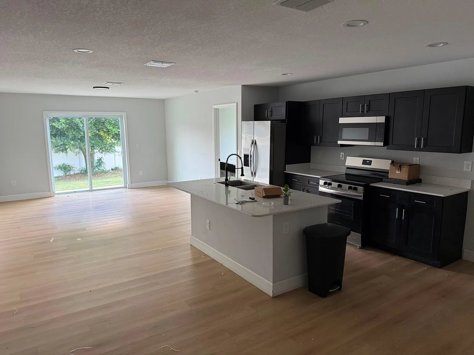 3 bed, 2.5 bath, 1800 sqft, $1,321 — Photo 2