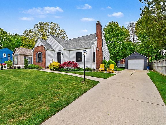 2nd image of 1122 Keneberry Way SE