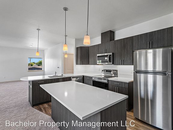 4th image of 630 NW Kingwood Ave #10081006