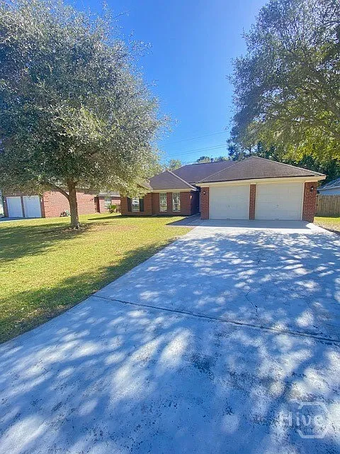 111 Laurens Ln