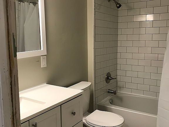 2nd image of 5604 Woodbine Ave