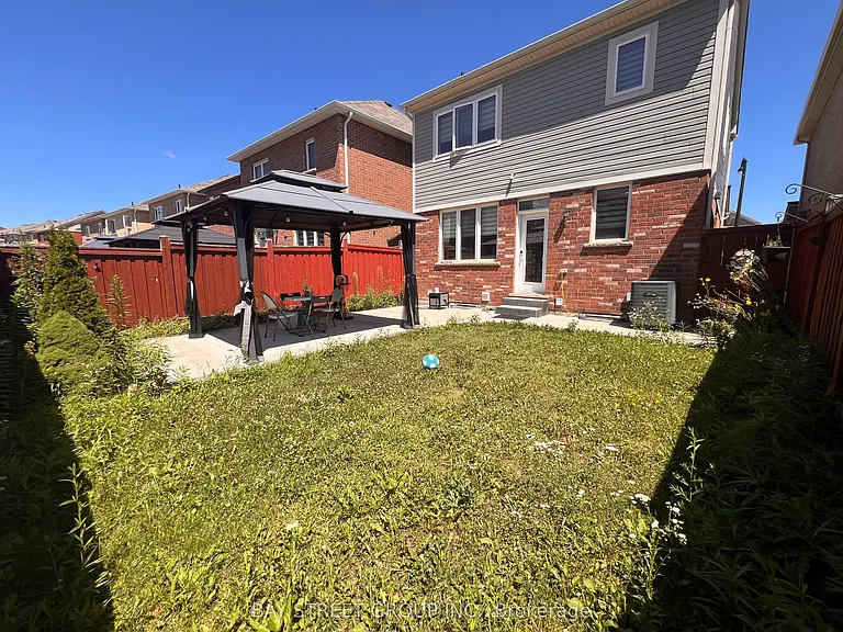 66 Robert Parkinson Dr — Photo 12