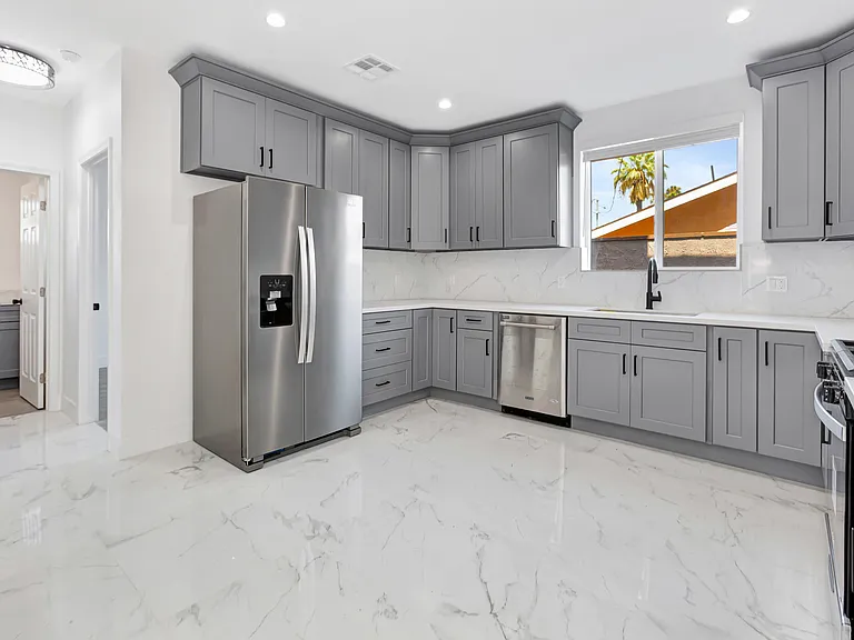 1115 Broadmoor Ave #3 — Photo 4