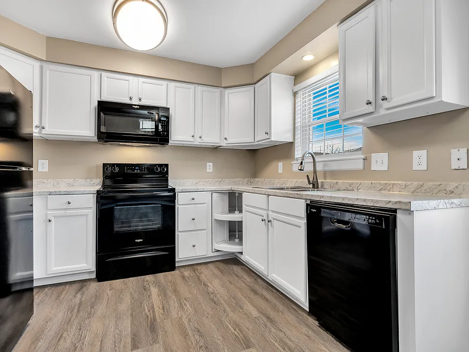 Maple Bay Apartment Townhomes