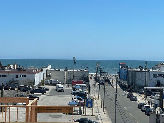 2nd image of 807 8th St #505