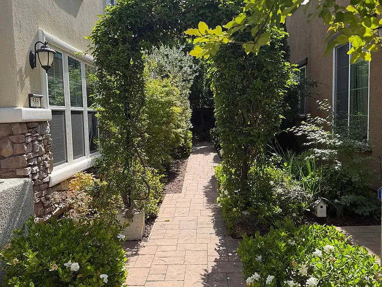 516 Dijon Pl — Photo 1