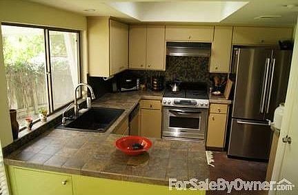 3rd image of 4901 Canyon Crest Ct