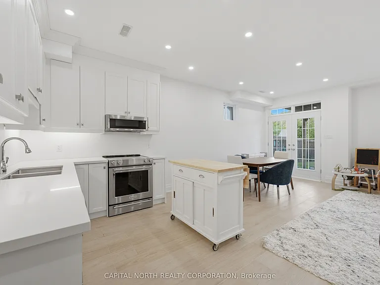 18 Alex Campbell Cres — Photo 31