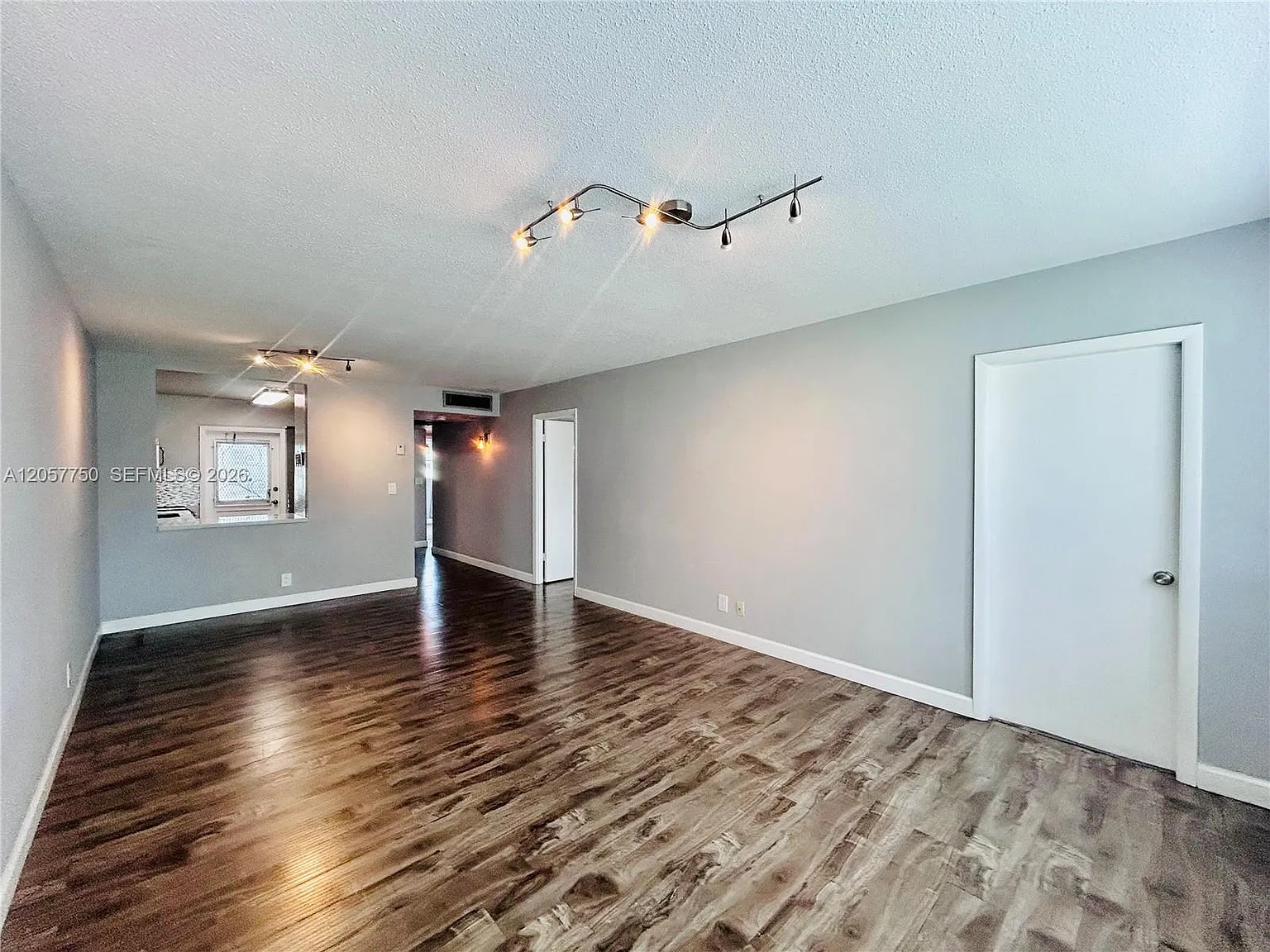 2300 Park Ln — Photo 3