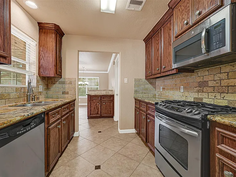 7323 Log View Dr — Photo 17