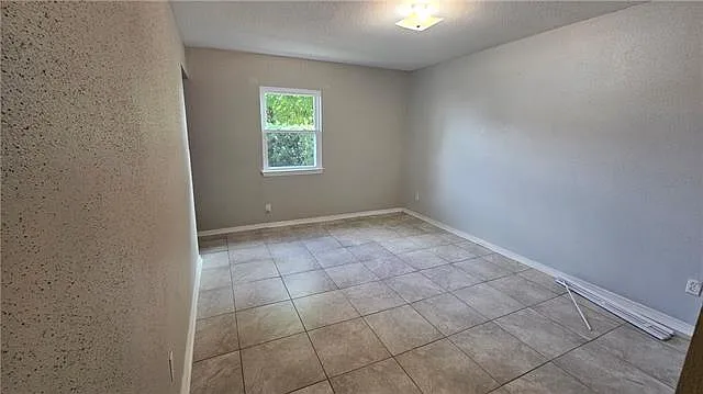 312 W Esplanade Ave — Photo 6