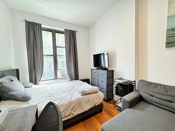 2nd image of 65 Saint Marks Pl APT 2