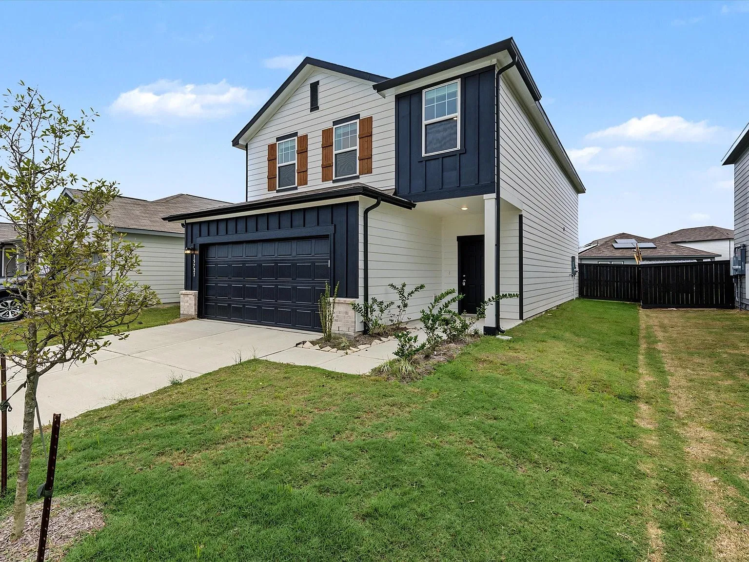 4 bed, 3.0 bath, 2331 sqft, $2,850 — Photo 2
