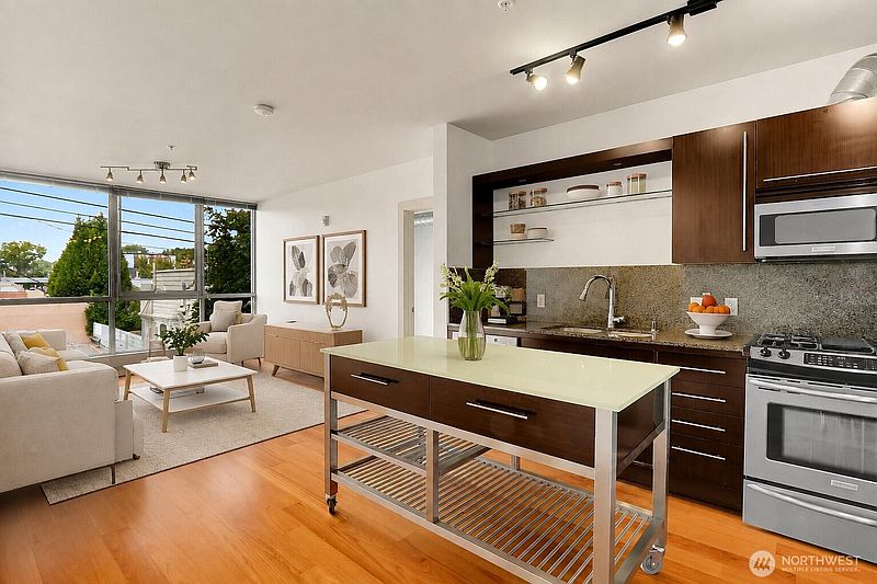 5th image of 530 Broadway E #210