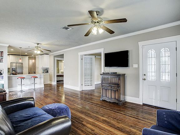 2nd image of 801 Le Green St