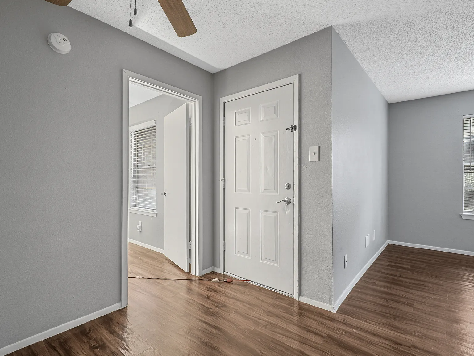 Cedar Point Apartments — Photo 4