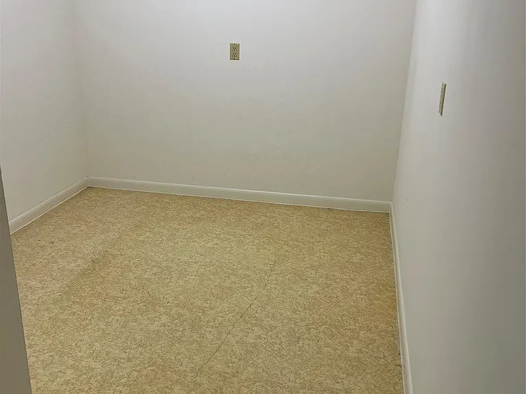 1526 Whitehall Dr #402 — Photo 12