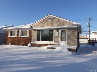 26271 Fernwood St, Roseville, MI