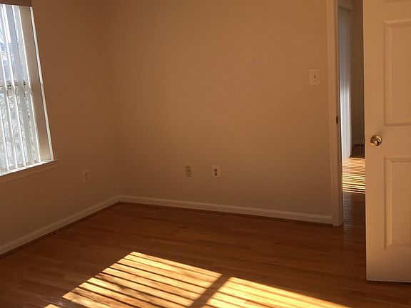 5th image of 10003 Vanderbilt Cir APT 7