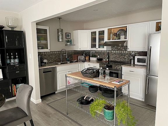 Kitchen upgraded appliances