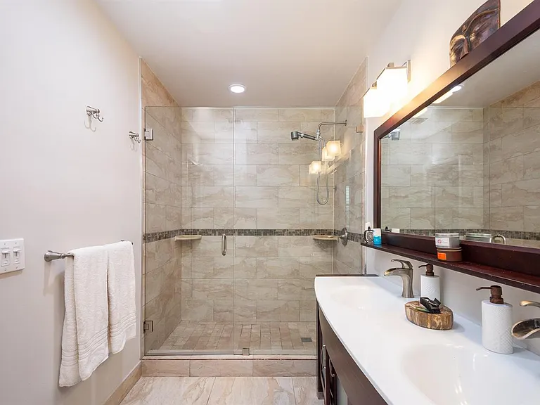 2337 SW 27th Ave — Photo 14