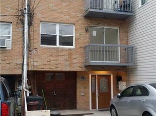 6023 55th St, Maspeth, NY 11378