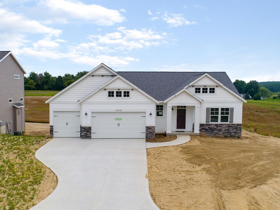 1st image of 7476 Macview Dr #16