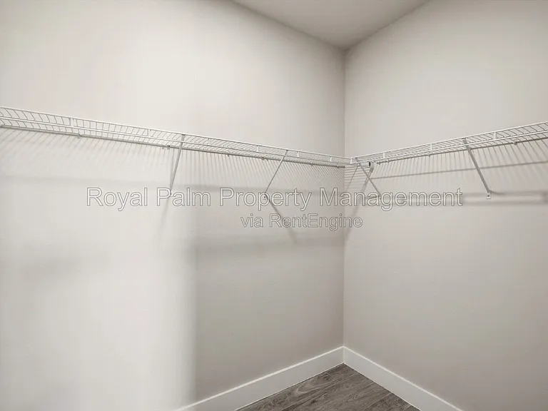 3750 NE 13th Ave — Photo 17