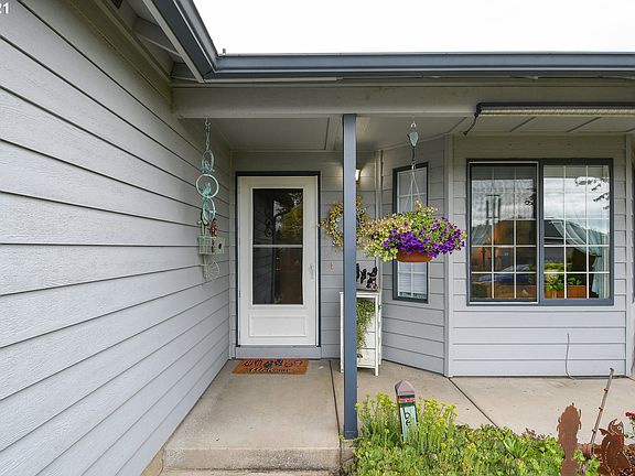 3rd image of 15316 NE 90th St