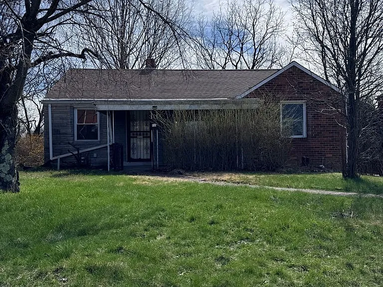 150 Marshall Dr — Photo 2