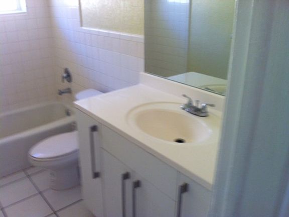4th image of 1433 NW 8th Ave