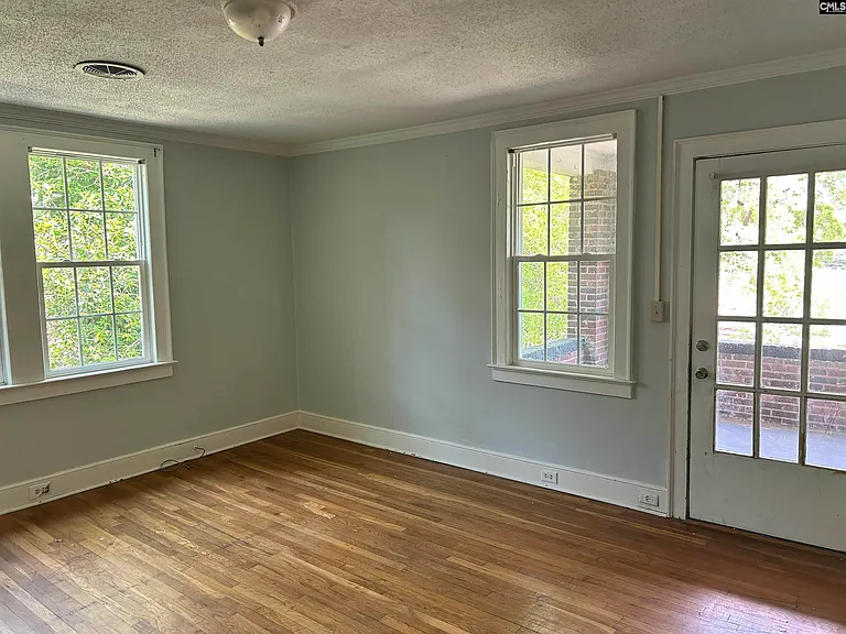 303 King St — Photo 31