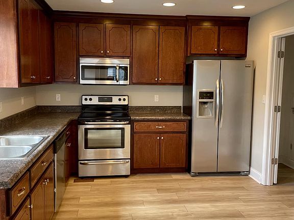2nd image of 1717 Kemper St