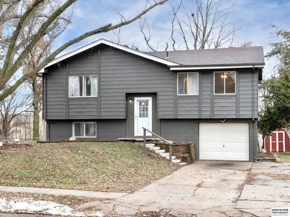 29 Redwood Ln, Yutan, NE 68073