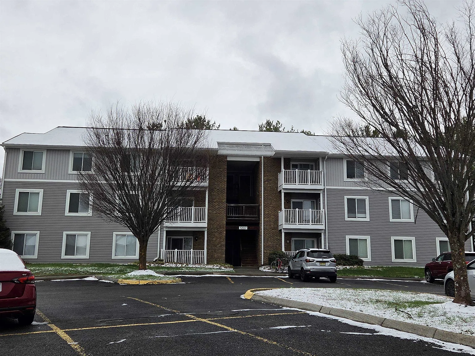 1209 University Ter APT B photo 1