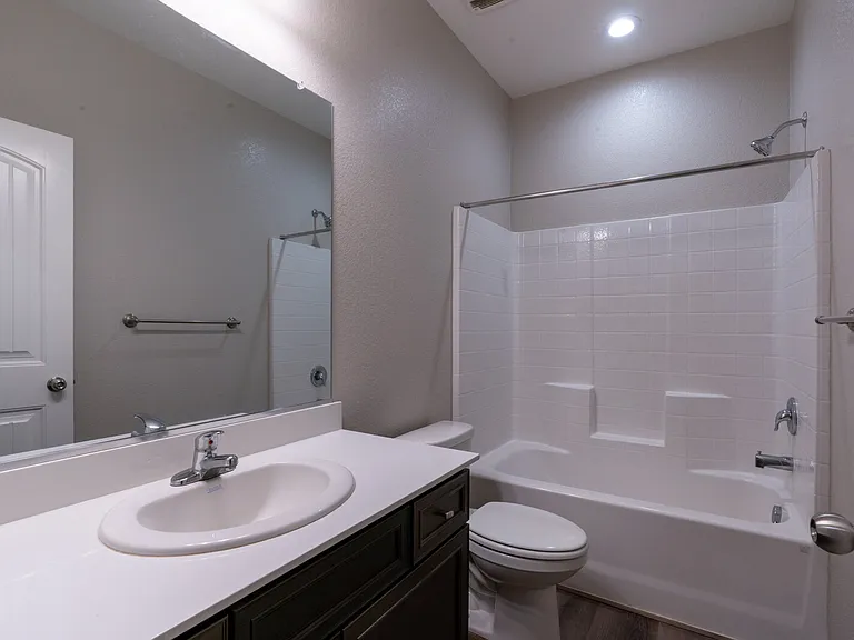 814 Courtney Ct — Photo 18