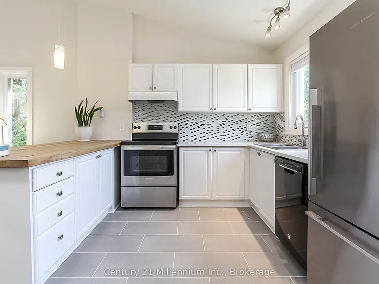 149 Fairway Cres #73 — Photo 13