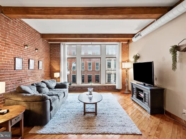 122 Chestnut St APT 301, Philadelphia, PA 19106