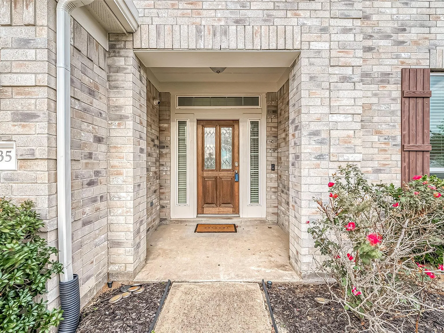 5 bed, 3.5 bath, 3988 sqft, $3,150 — Photo 2