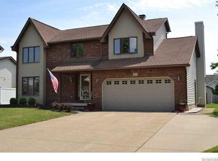 23 Fieldstone Ln, Lancaster, NY 14086