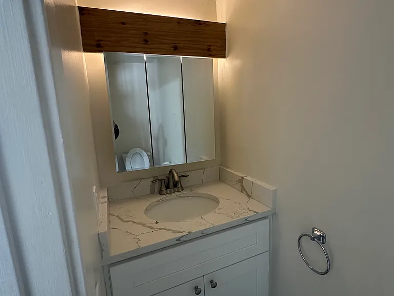 2627 Brown St #400 — Photo 9