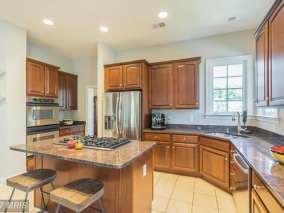 2nd image of 405 Summer Garden Way